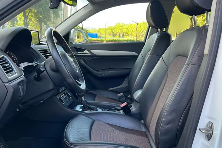 奥迪Q3 2018款 30周年年型 30 TFSI 时尚型中控内饰7004