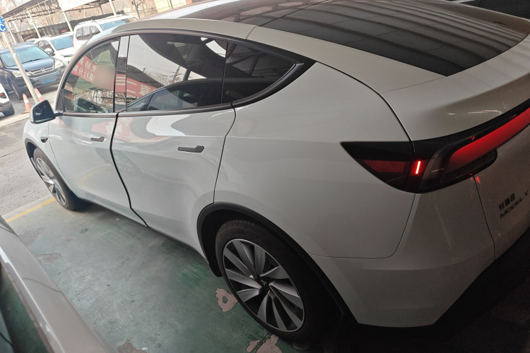 特斯拉 Model Y 2025款 后轮驱动版车身外观6003