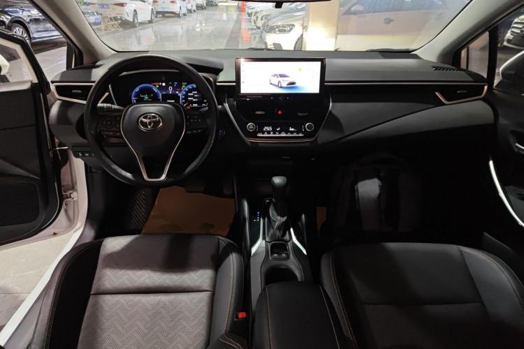 丰田 雷凌 2023款 智能电混双擎 1.8L 运动版中控内饰12