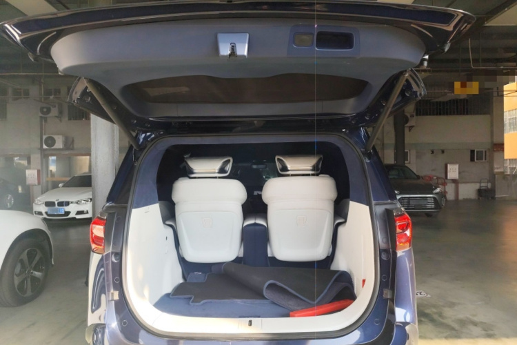 别克GL8 2020款 Avenir艾维亚 四座尊礼版局部细节23