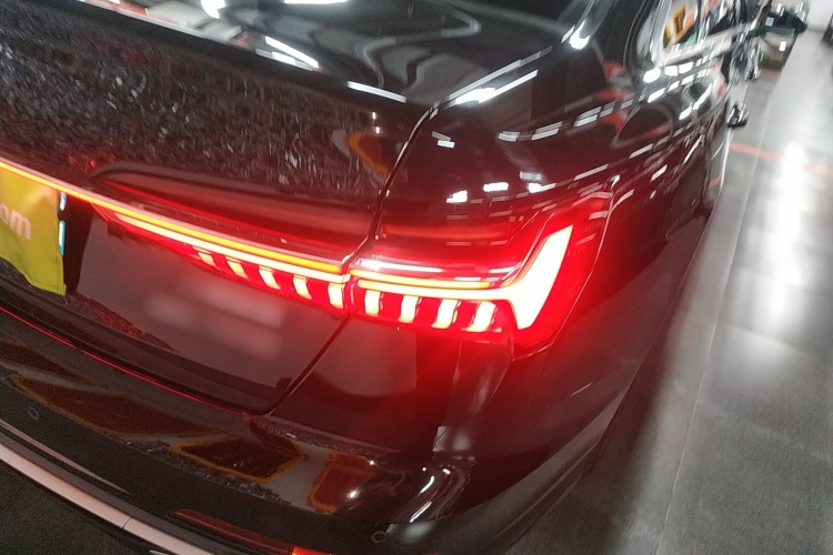 奥迪A6L 2025款 改款 45 TFSI 臻选动感型车身外观9