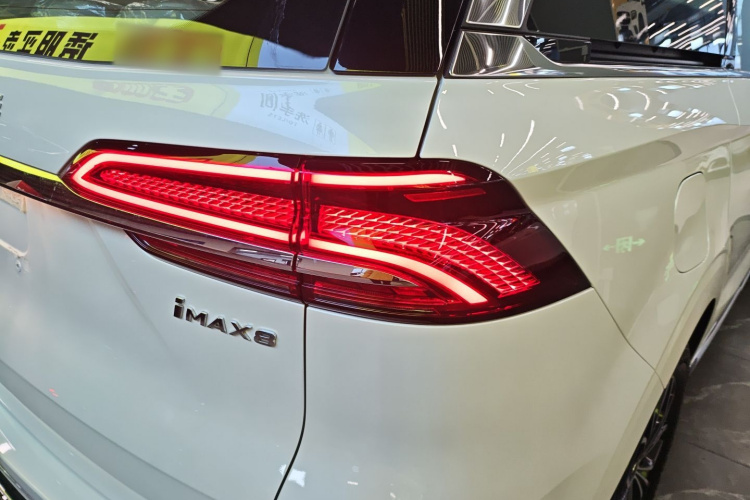 荣威iMAX8新能源 2025款 1.5T DMH 陆尊至享版车身外观9
