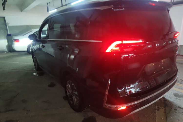 上汽大通MAXUS 大通G50 2023款 PLUS 1.5T 自动护航版车身外观4