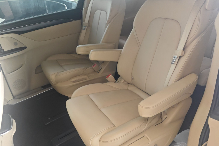 别克GL8 2022款 ES陆尊 653T 尊享型中控内饰21