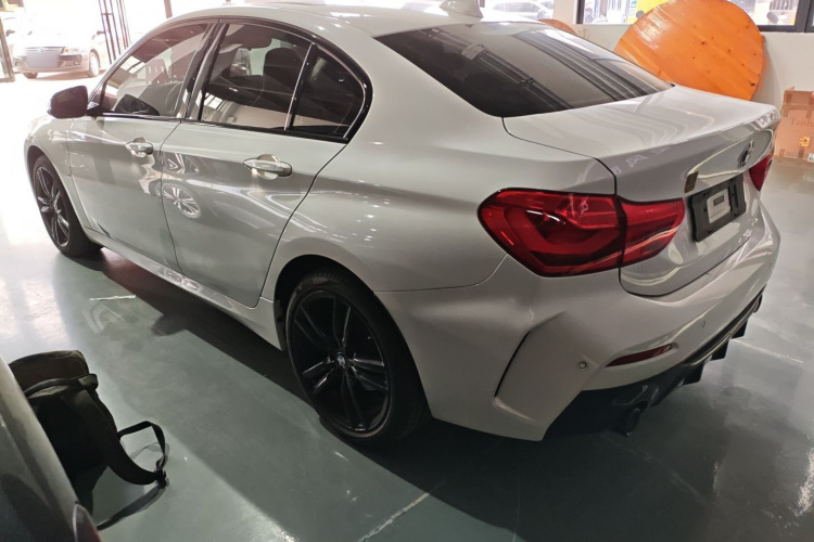 宝马1系 2021款 改款 125i M运动曜夜版车身外观4