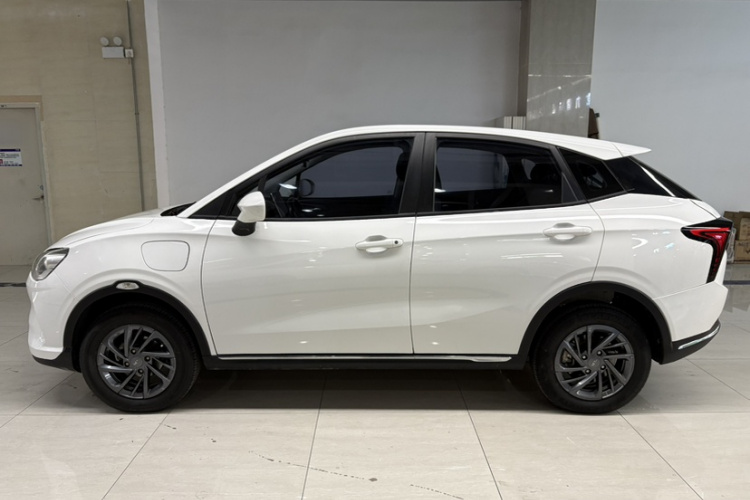 哪吒汽车 哪吒V 2022款 潮 300 Lite 磷酸铁锂车身外观6009