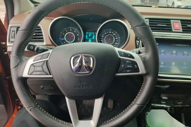 北汽威旺S50 2016款 1.5T CVT乐动尊享型中控内饰13