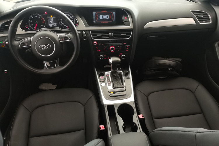 奥迪A4L 2016款 35 TFSI 典藏版 自动标准型中控内饰12