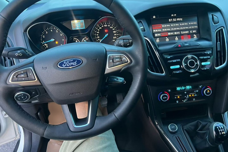 福特 福克斯 2017款 两厢 1.6L 手动风尚型智行版车身外观6009