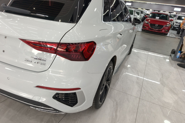 奥迪A3 2024款 Sportback 35 TFSI 时尚运动型车身外观6006