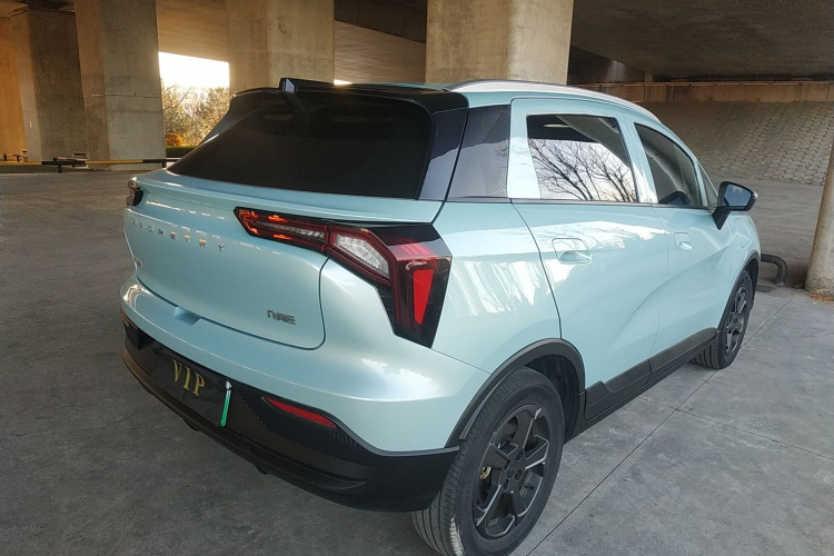 吉利几何E萤火虫 2023款 320KM 乖帅虎 5座车身外观7