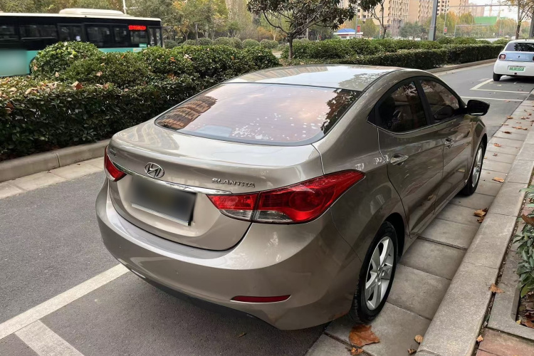 现代 朗动 2013款 1.6L 自动尊贵型车身外观6009