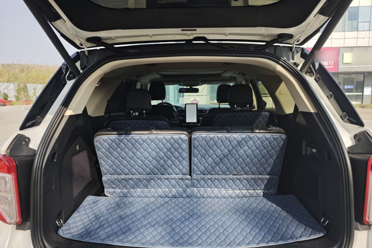 福特 探险者 2020款 EcoBoost 285 四驱钛金版 6座中控内饰7006