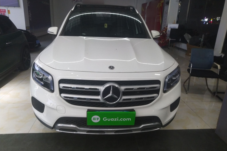 奔驰GLB 2023款 GLB 220 动感型车身外观2