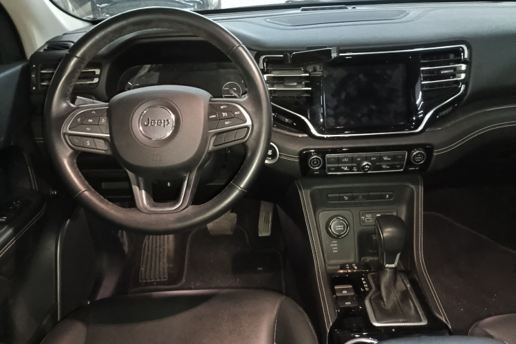 Jeep 大指挥官PHEV 2020款 2.0T 插电混动领先版中控内饰12