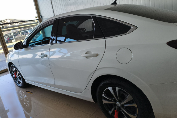 长安 逸动 2023款 畅享版 PLUS 蓝鲸NE 1.4T GDI DCT尊贵版车身外观4