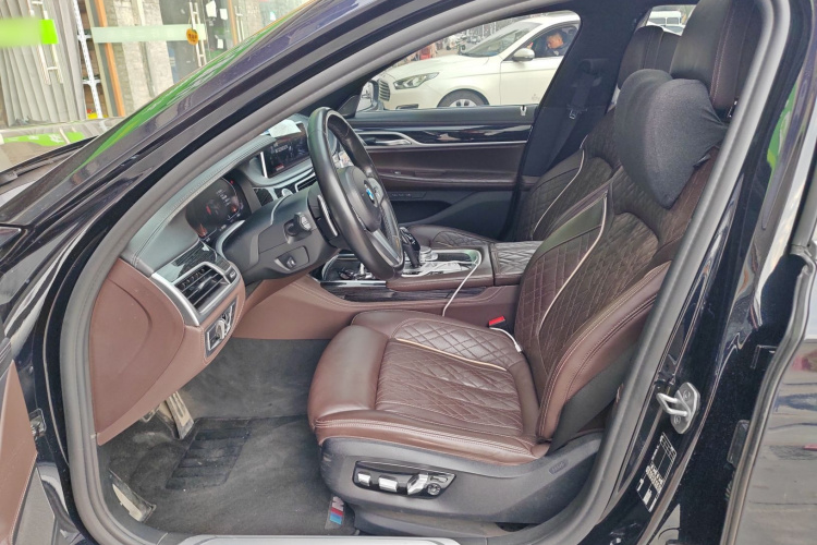 宝马7系 2021款 740Li 领先型 M运动套装局部细节19