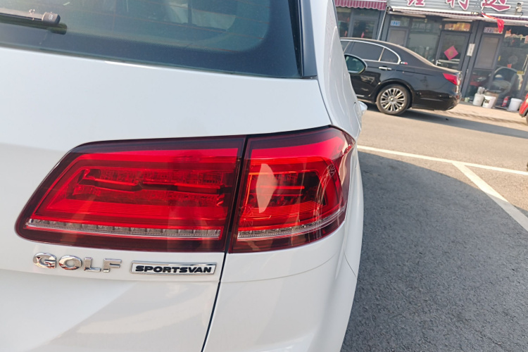 大众 高尔夫·嘉旅 2016款 230TSI 自动进取型车身外观9