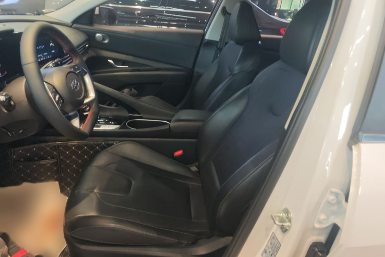 现代 伊兰特 2021款 1.5L CVT LUX尊贵版局部细节19