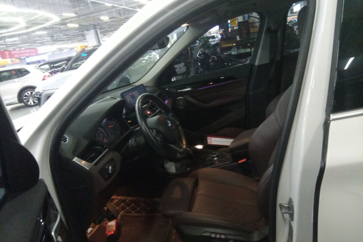 宝马X1 2021款 改款 sDrive20Li 时尚型中控内饰19