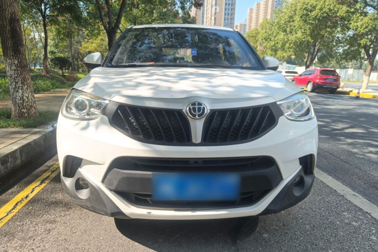 中华V3 2015款 1.5L 手动舒适型车身外观2