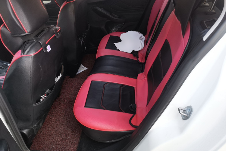 福特 福克斯 2020款 三厢 1.5L 自动锋跃型中控内饰21