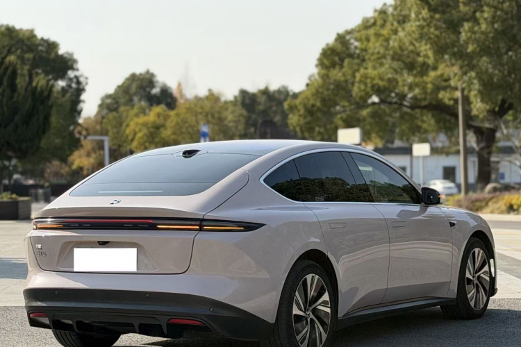 蔚来ET5 2022款 75kWh车身外观7