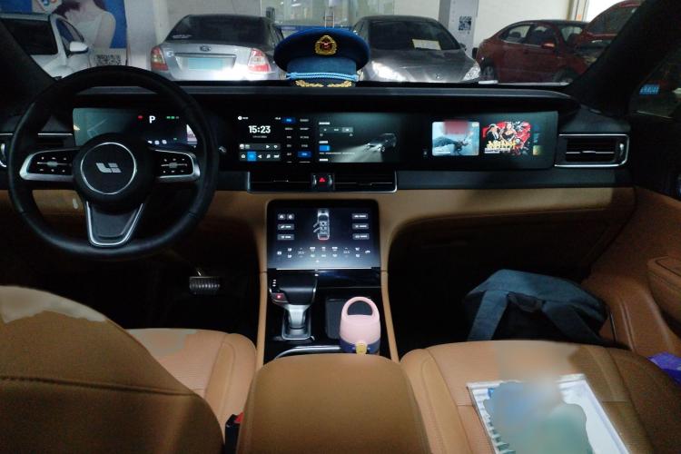 理想汽车 理想ONE 2021款 增程6座版中控内饰12