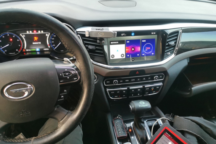 广汽传祺 传祺GS8 2017款 320T 两驱豪华智联版（七座）中控内饰7002