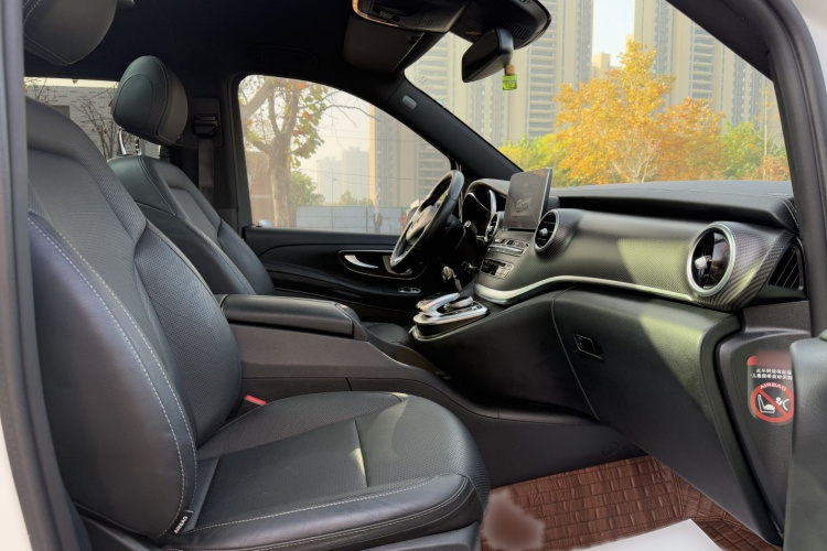 奔驰V级 2018款 V 260 AMG 运动版 国V中控内饰7002