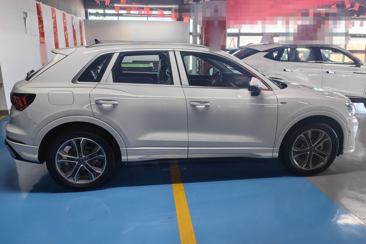 奥迪Q3 2025款 quattro 45周年典藏版 40TFSI 时尚动感型车身外观6003