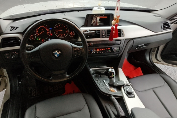 宝马3系 2015款 320i 超悦版时尚型中控内饰12