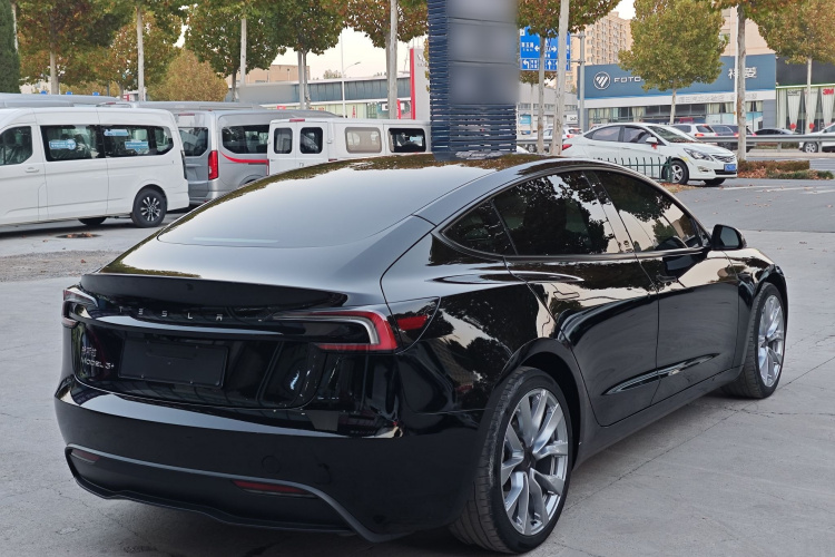 特斯拉 Model 3 2023款 长续航全轮驱动版车身外观6004