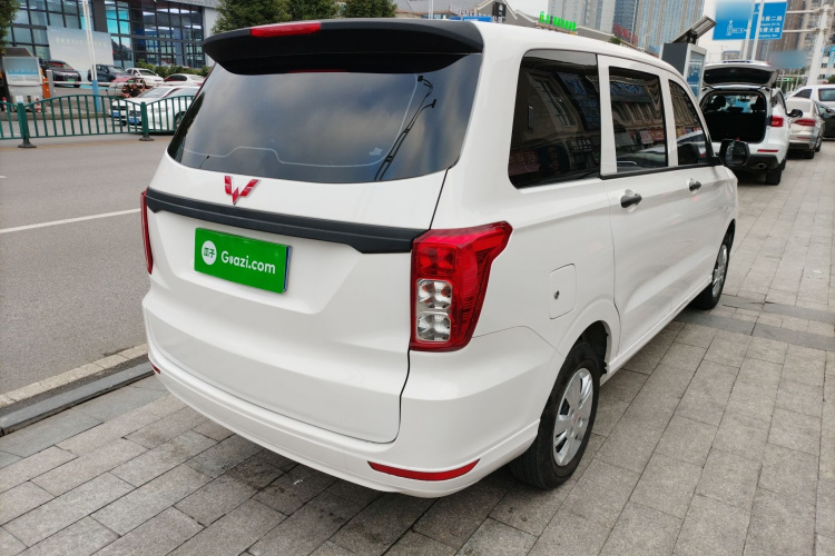 五菱汽车 五菱宏光 2021款 1.5L改款 S基本型 液压助力LAR车身外观7