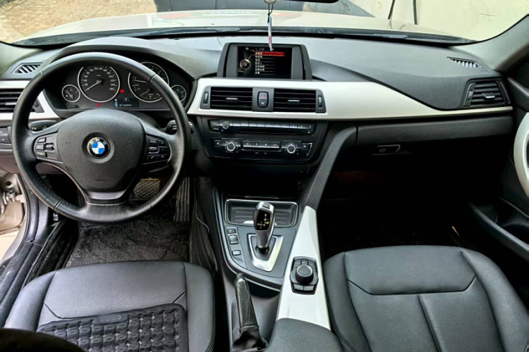 宝马3系 2015款 316Li 时尚型中控内饰7001