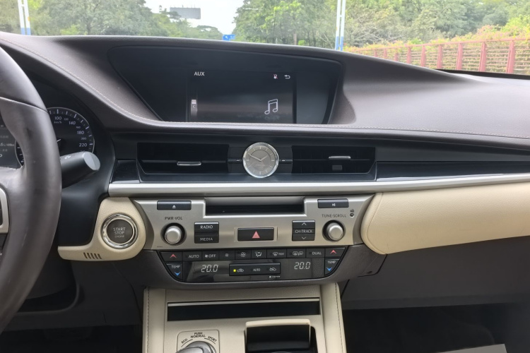 雷克萨斯ES 2015款 200 精英版中控内饰7008