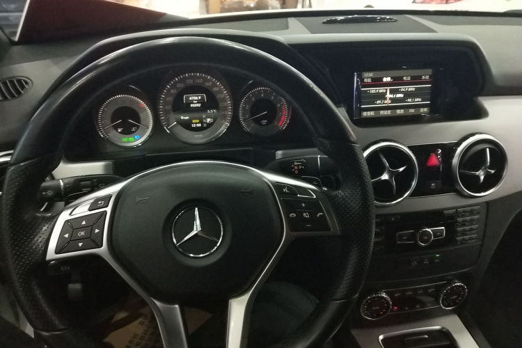 奔驰GLK级 2014款 GLK 200 标准型中控内饰12