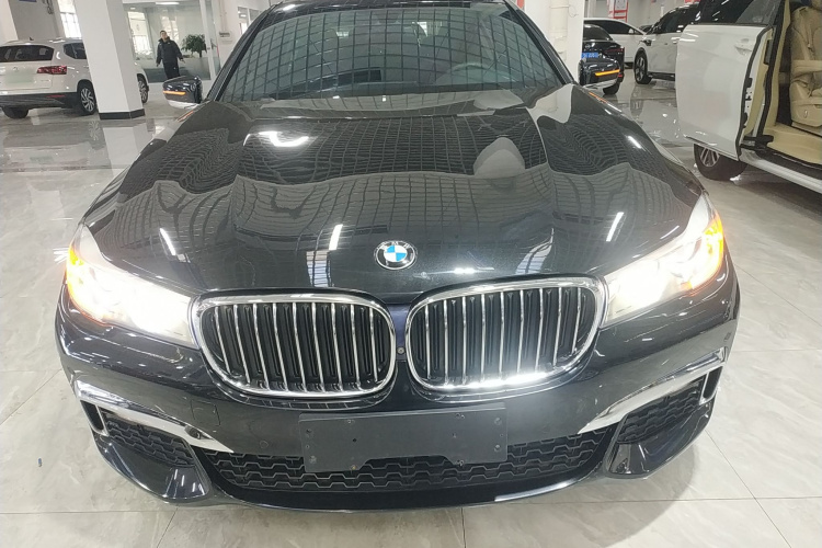宝马7系 2018款 730Li 领先型 M运动套装车身外观2