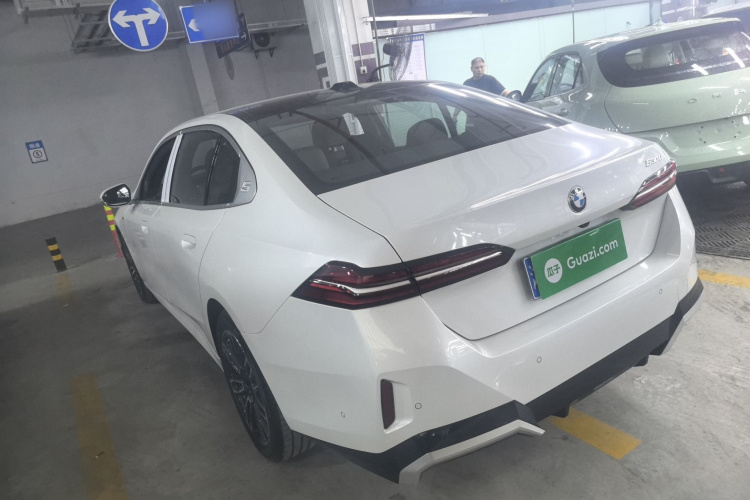 宝马5系 2024款 525Li M运动套装车身外观6005