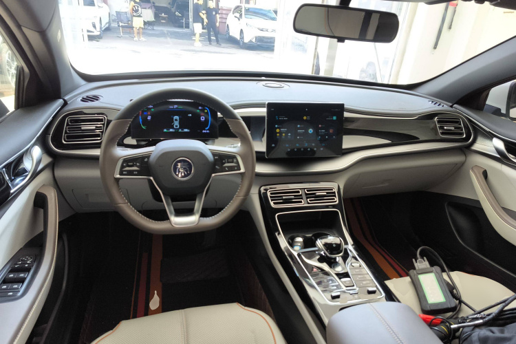 比亚迪 秦PLUS 2023款 冠军版 DM-i 120KM领先型中控内饰12