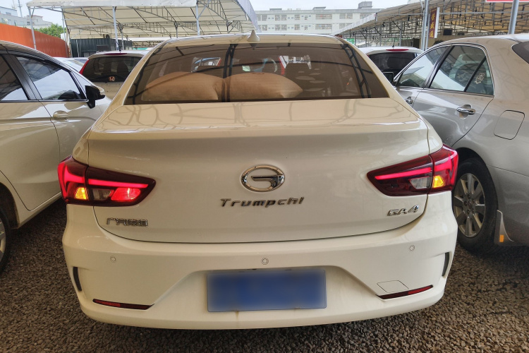 广汽传祺 传祺GA4 2018款 150N 自动豪华版车身外观6