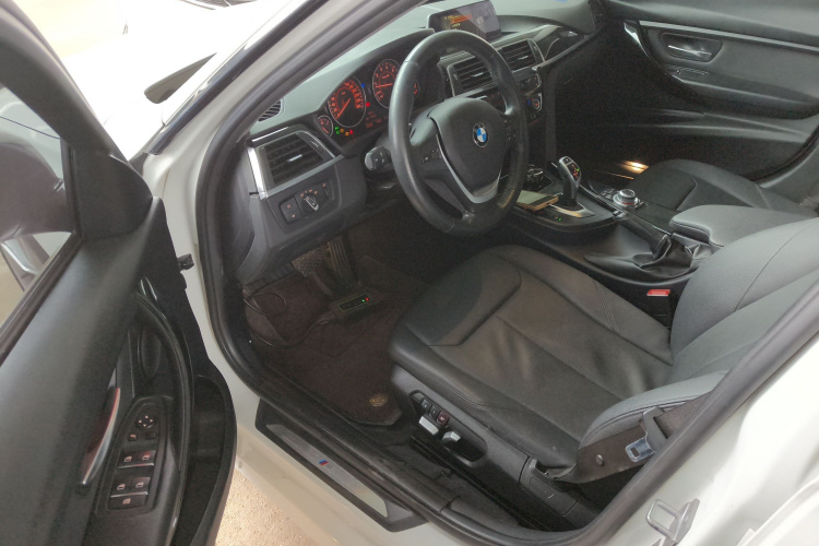 宝马3系 2017款 320Li M运动型中控内饰7003