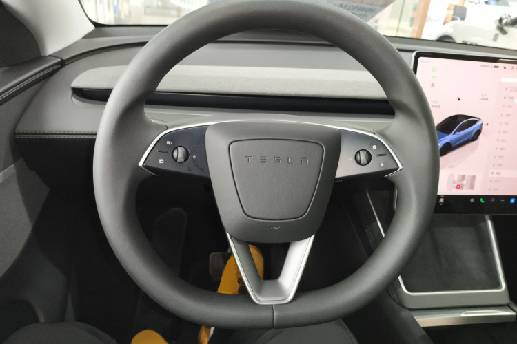 特斯拉 Model Y 2025款 后轮驱动版中控内饰13