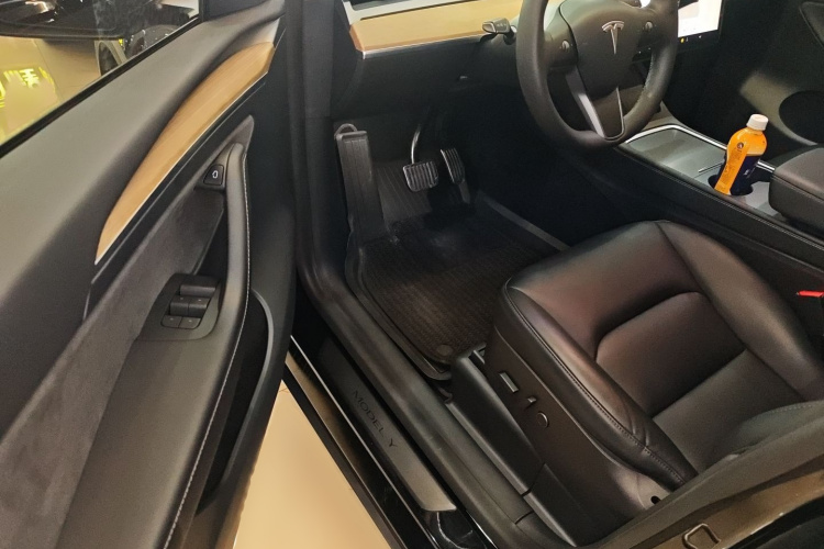 特斯拉 Model Y 2022款 后轮驱动版中控内饰7003