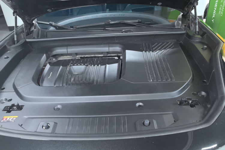 领克09 EM-P 2021款 2.0T PHEV Halo 六座机舱底盘24