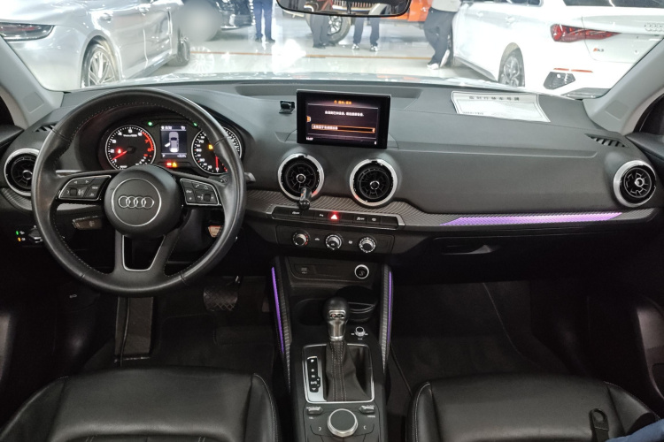 奥迪Q2L 2022款 35 TFSI 进取致雅型中控内饰7002
