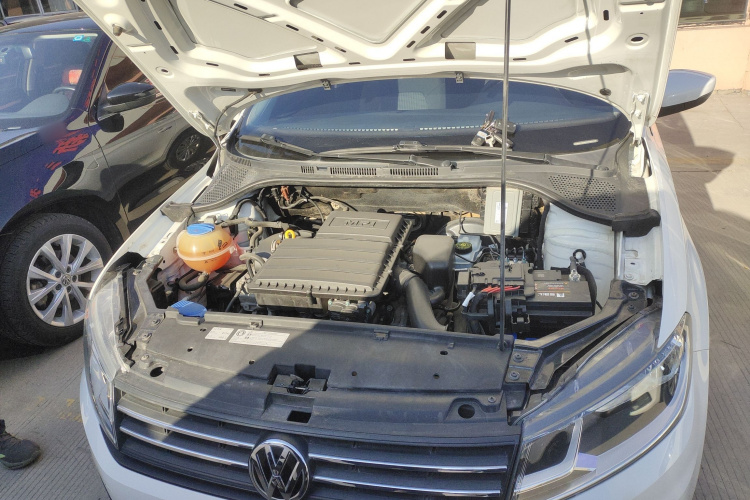 大众 桑塔纳 2016款 1.4L 手动风尚版机舱底盘24