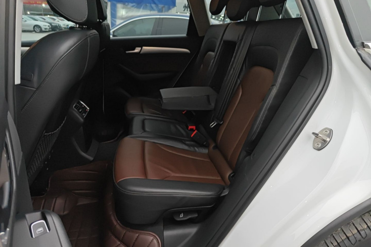 奥迪Q5 2016款 40 TFSI 技术型中控内饰21