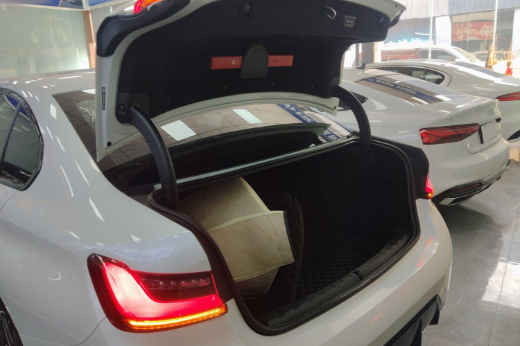 宝马3系 2023款 325Li M运动曜夜套装机舱底盘23