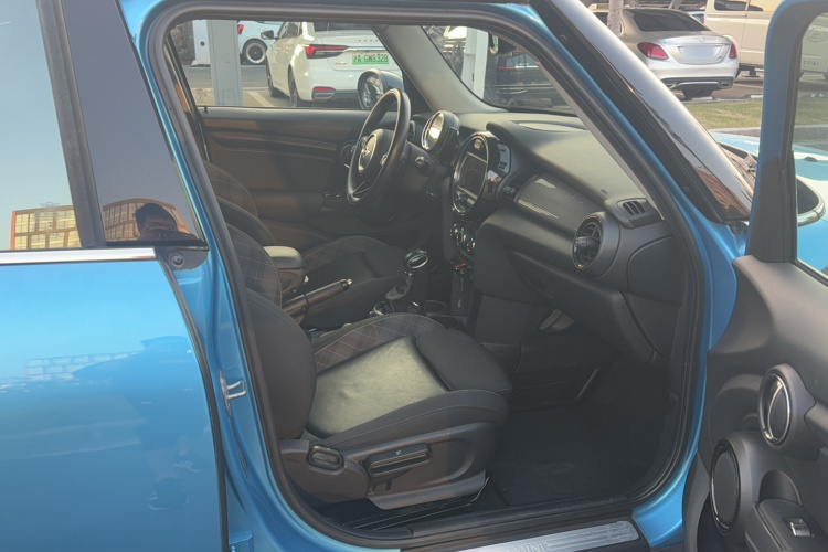 MINI 2015款 1.5T COOPER Fun 五门版局部细节41